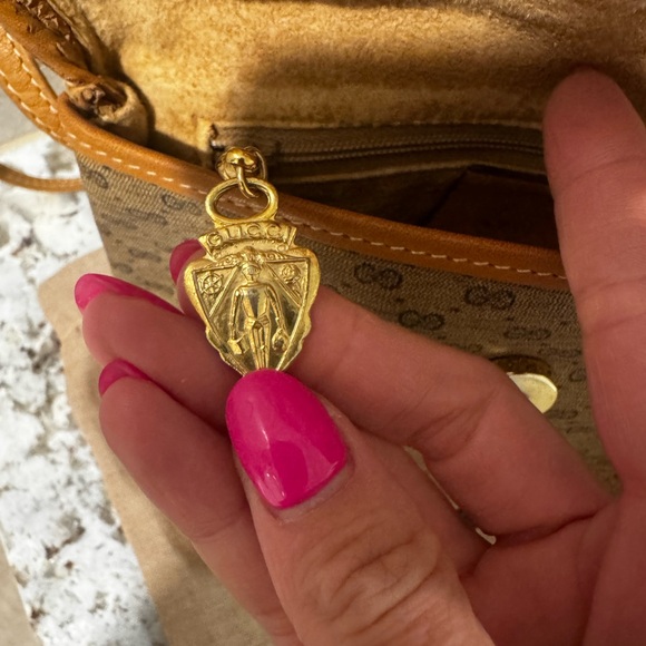 Vintage Gucci Tan Shoulder Handbag - Picture 2 of 7